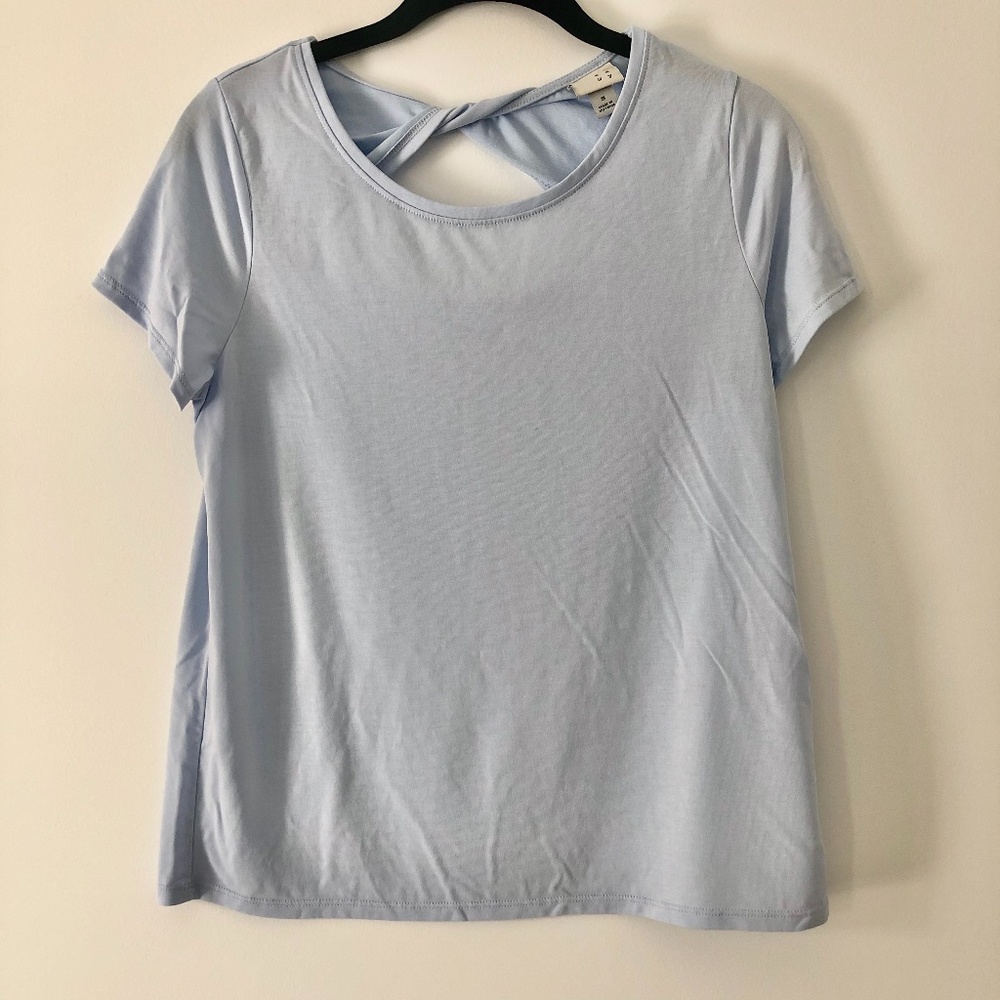 3/20 SALE 🌸 Twist Back Tee